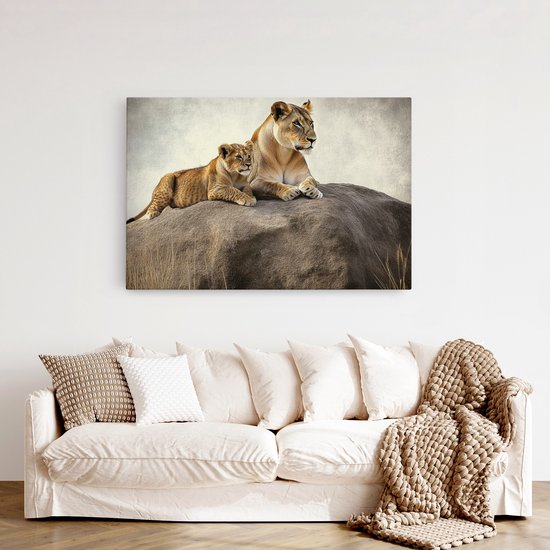 Saammp Canvas Schilderij - Leeuw met welp op steen - Dieren - Natuur - 30x20 - Foto op canvas - Wanddecoratie - Muurdecoratie Woonkamer - Slaapkamer decoratie - Canvas Print