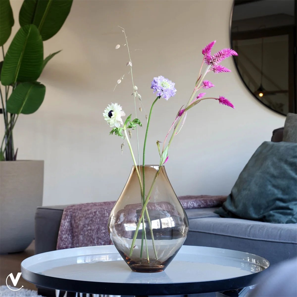 Vase The World Vaas Lesse | Small | Taupe | Mondgeblazen glas | Ø19 x H24 cm