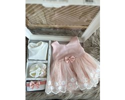 luxe feestjurk-bruidsjurk-Baby jurk-tule jurk-doopjurk -doopkleedje-onderhemd-haarband-schoentjes- new born-geschenkset -geschenkdoos-kraamcadeau-fotoshoot-doopsel-4 delige set- lichzalm kleur-bloemen blaadjesmotief-maat 56/62 (0 tem 4 maanden)