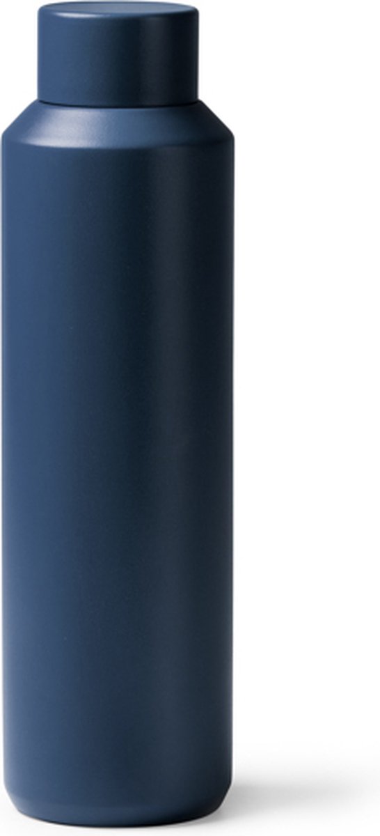 Navy Blue Dubbelwandige thermosfles met behuizing van gerecycled 304 roestvrijstaal. Inhoud: 600 ml. Presentatie in een eco-designdoos.