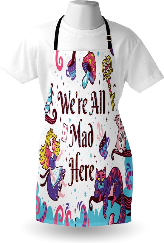 Een wit schort met illustraties van Alice in Wonderland, waaronder de tekst 'We're All Mad Here', een kat, een konijn, een sleutel en paddenstoelen.