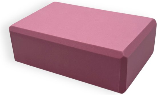 Une brique de yoga rose, 23x15x6.5 cm, aux coins arrondis.