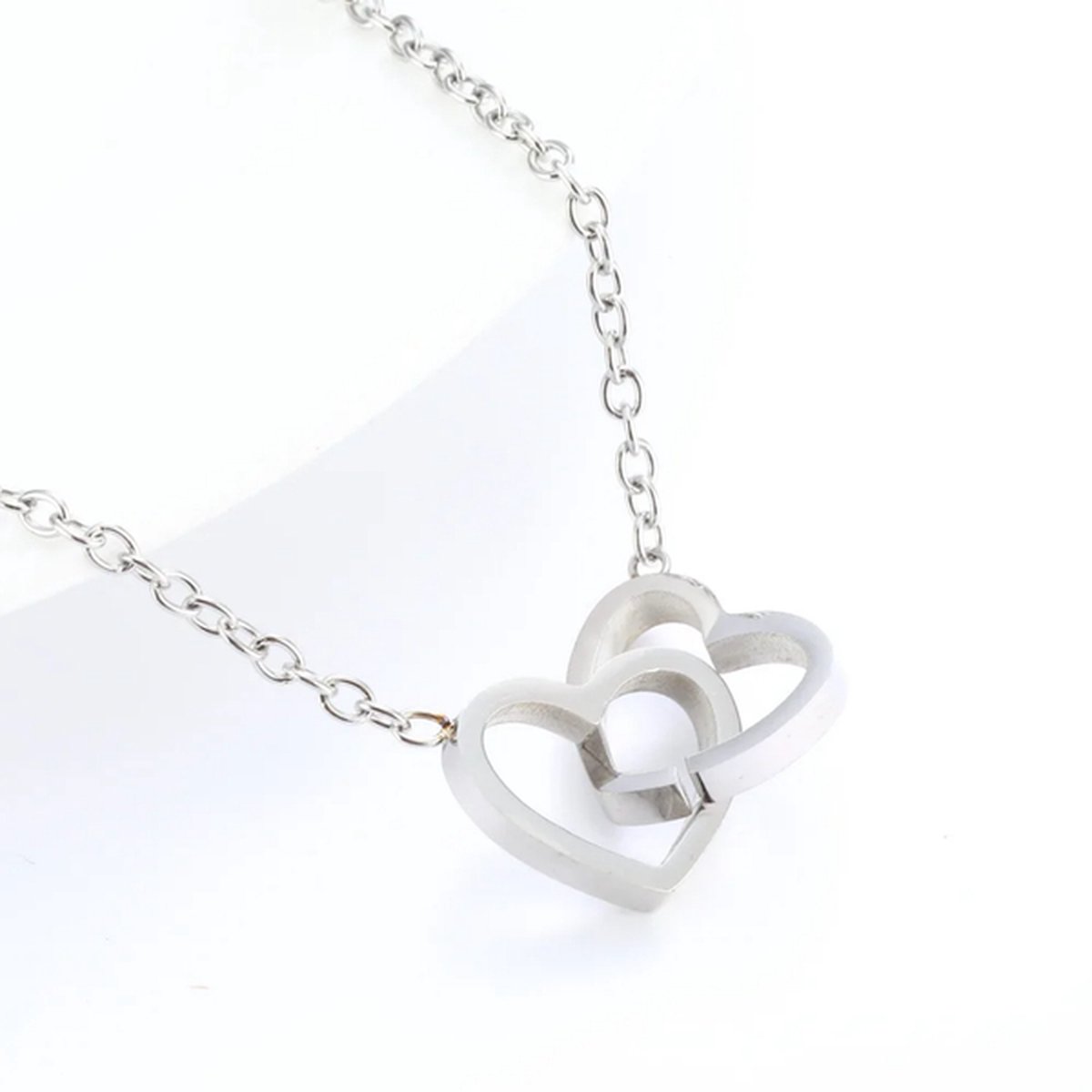 Ketting met hartje - Stainless Zilverkleurig - Waterproof - Glansvast - The Jewellery Salon - Tijdloos & Elegant infinity verbonden
