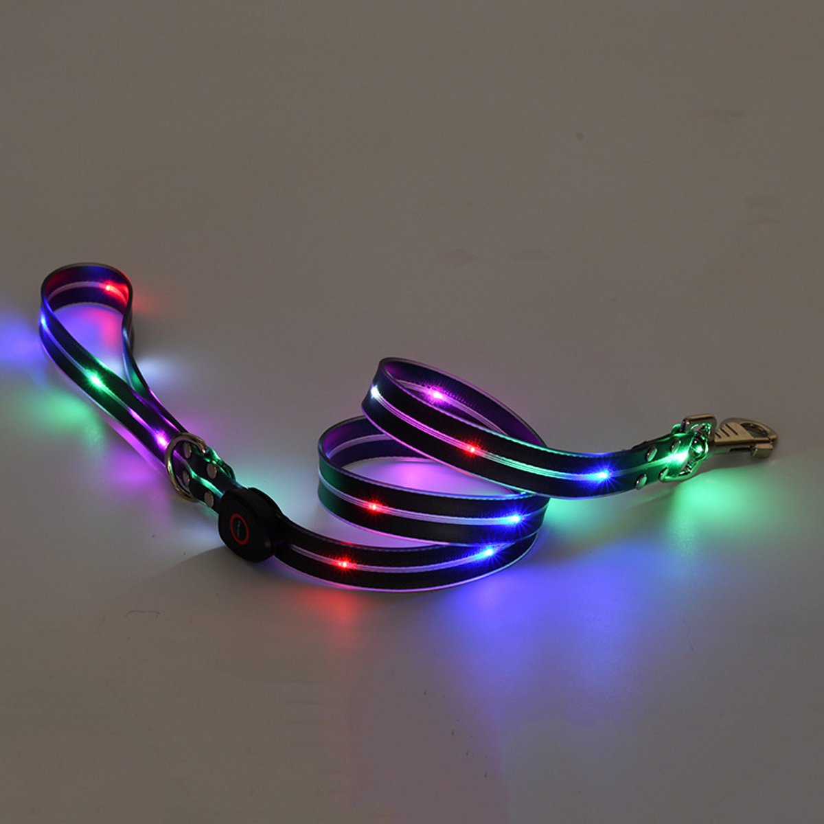 LED Waterdichte hondenriem Zwart USB Oplaadbaar, brengt licht in het donker voor veilige nachtelijke wandelingen voor Kleine, middelgrote tot grote honden