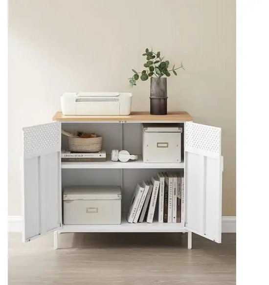 Witte opbergkast met houten bovenblad en open deuren. Bevat printer, mand, koptelefoon, dozen en boeken.