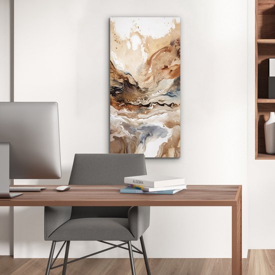 Peinture abstraite aux tons beige, brun et gris, suspendue dans un bureau.