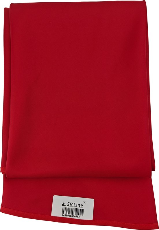 Een rood, gevouwen tafelkleed van SB Line, met een etiket met barcode.