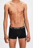 Man met zwarte boxer met witte JACK & JONES band.