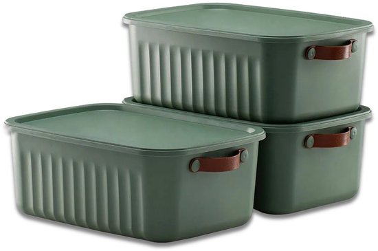 Deux boîtes de rangement vertes empilées avec couvercle, texture côtelée et poignées marron.