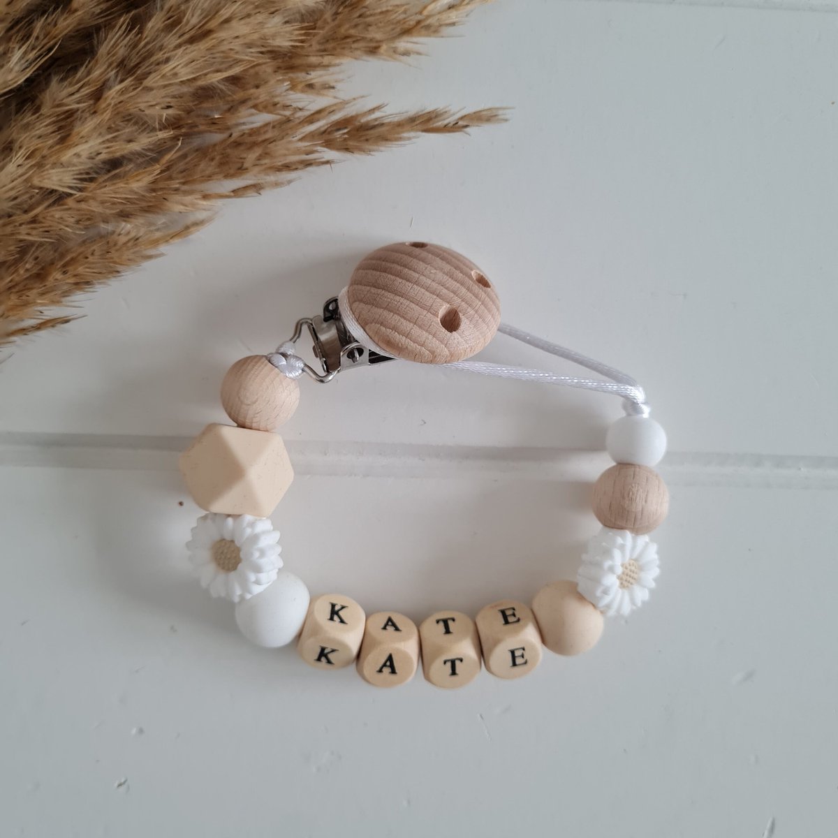 Goedkoopste Speenkoord met naam - speenketting met naam - meisje - wit - beige - bloem - hout - kraamcadeau - musthave - model KATE