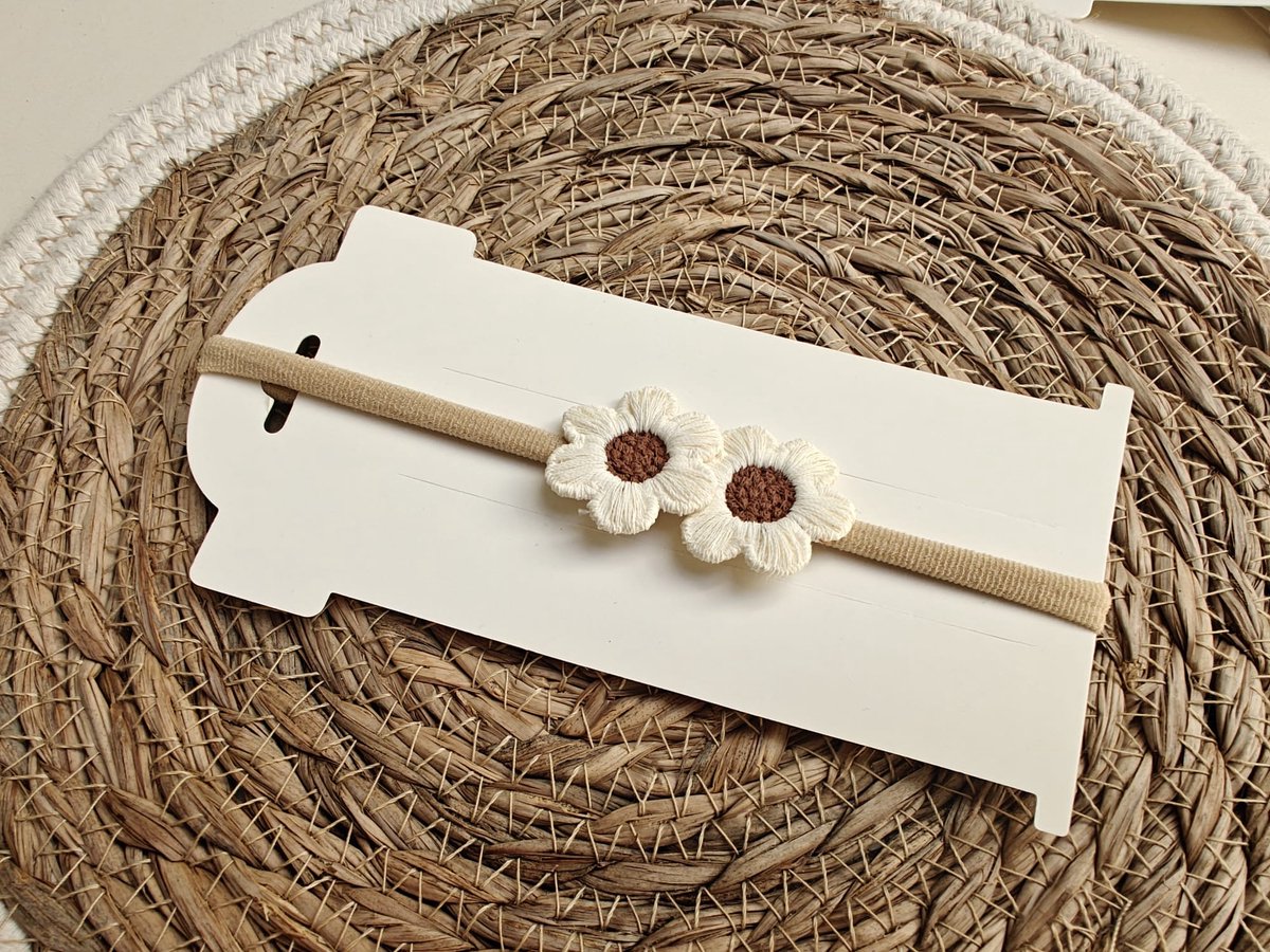 Baby haarband Rosie Beige - Baby haaraccessoires - Baby meisjes haarbandjes - Newborn haarbandjes -Baby Haarbandje - Kinderhaarband - babykleding - baby haarband - baby meisje - meisjes - baby kleding - hoofdband baby - haarband