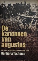 Boekomslag met de titel 'De kanonnen van augustus'. Een groep soldaten en artillerie in een modderig landschap.