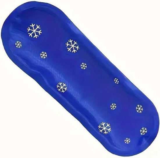 Een blauw icepack met witte sneeuwvlokken.