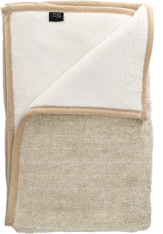 Zandkleurige sherpa plaid, deels geopend. De ene kant is ruw, de andere kant is zacht met een beige rand.