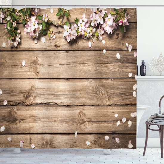 Rideau de douche avec imprimé imitation bois et branches fleuries de fleurs roses et blanches, dans une salle de bain.