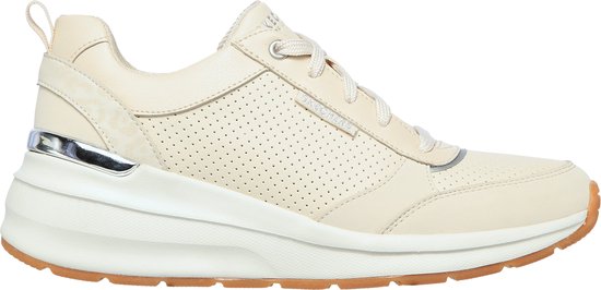 Crèmekleurige sneaker met perforaties, luipaardprint en zilveren accent.