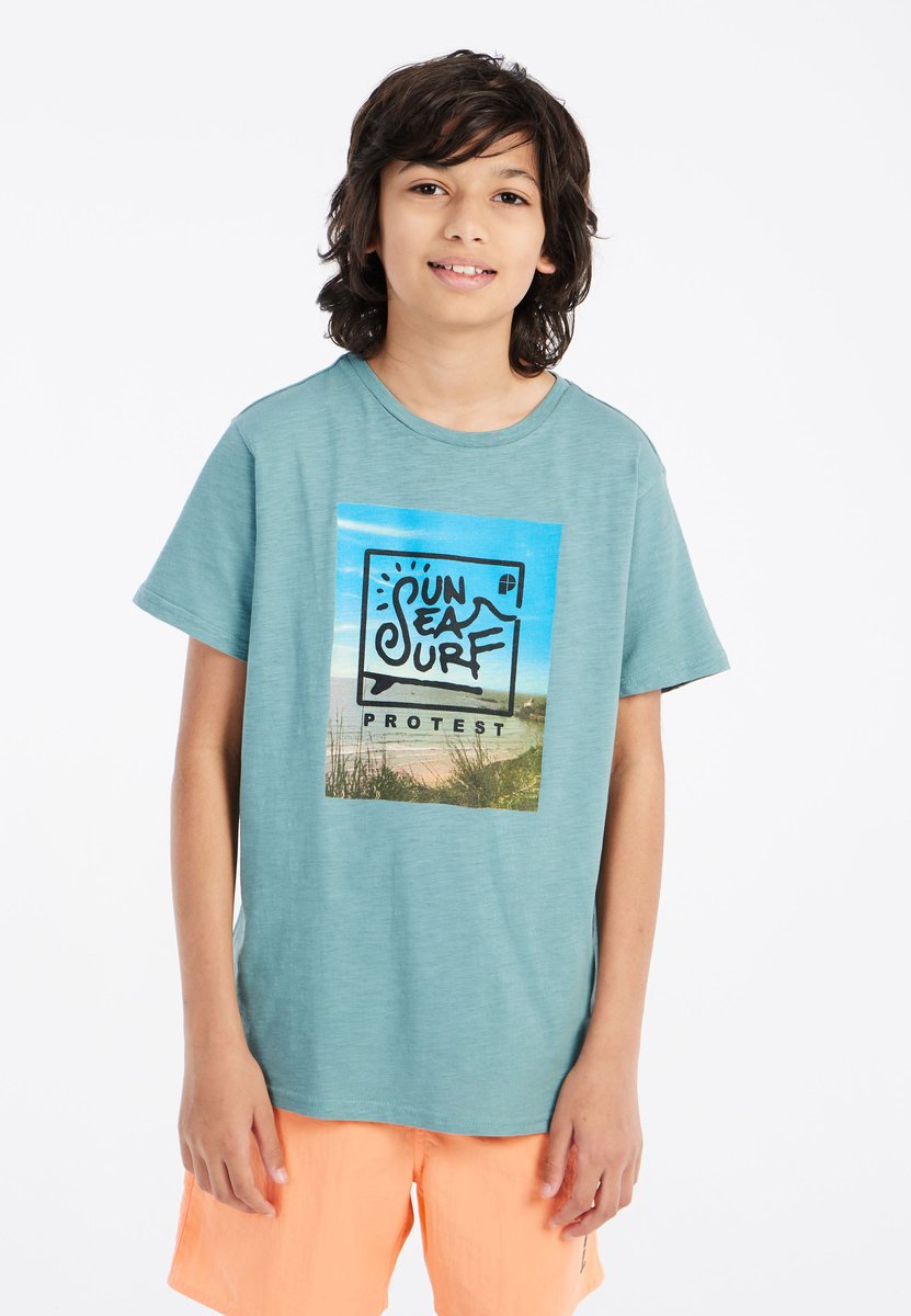 Protest Prtpeter Jr – T shirt Jongens – Korte mouwen – Ronde hals – Geplaatste print Arcticgreen