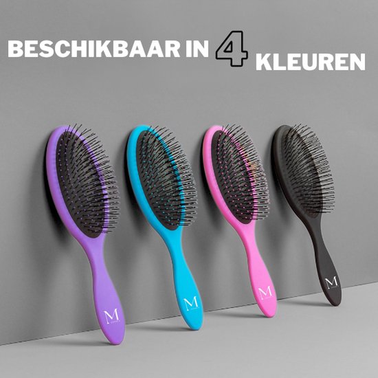 Vier haarborstels in paars, blauw, roze en zwart.