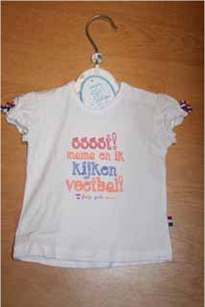 Feetje baby voetbal t-shirt wit Ssst! mama en ik kijken voetbal maat 68