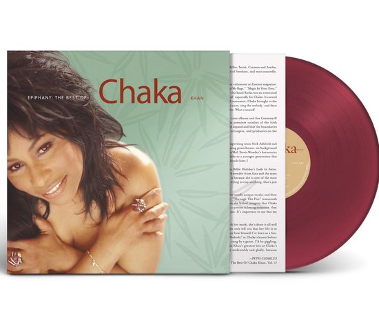 Albumhoes van Chaka Khan naast een dieprode vinylplaat met een begeleidend tekstboekje.