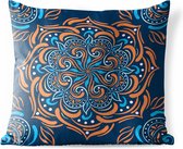 Buitenkussens - Tuin - Vierkant patroon met een gedetailleerde en oranje mandala op een donkerblauwe achtergrond - 50x50 cm