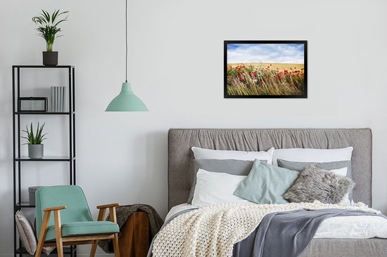 Photo encadrée - Champ de fleurs sous le ciel bleu cadre photo noir sans passe partout 60x40 cm - Affiche encadrée (Décoration murale salon / chambre)