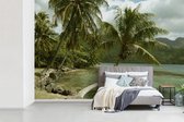 Behang - Fotobehang Frans-Polynesische eiland Moorea met palmbomen op het strand - Breedte 420 cm x hoogte 280 cm