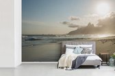 Behang - Fotobehang Het strand Ipanema in het Braziliaanse Rio de Janeiro - Breedte 390 cm x hoogte 260 cm