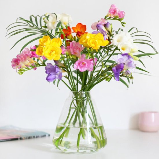 Happy Breeze | Freesia mix | Brievenbus bloemen | BloomPost