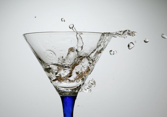 Dibond - Keuken - Water / waterdruppel / glas in wit / blauw - 50 x 75 cm.