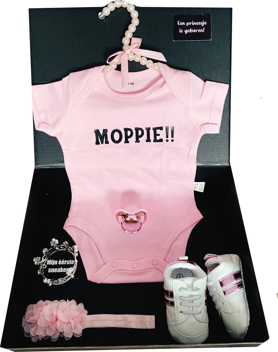 Goedkoopste Kraamcadeau meisje- kraamkado - geboortecadeau- gouden kraampakket - babysneaker - romper - babyshower cadeau - kraamkado meisje - geboortegeschenk - moppie - romper- luiertaart - kroontje - hoofdband