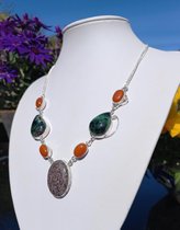 Zilveren ketting met edelsteen