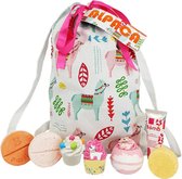 Bomb Cosmetics Alpaca My Bag Gift Pack in leuke tas met handgemaakte zeep, bath bombs en veel meer!