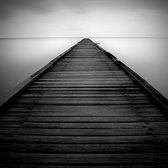 Tuinposter - Zee / Water - Pier in wit / grijs / zwart - 100 x 100 cm