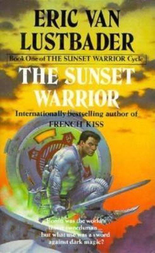 Boekcover met de titel 'The Sunset Warrior' van Eric Van Lustbader. Een krijger in futuristische kleding staat klaar met twee zwaarden.