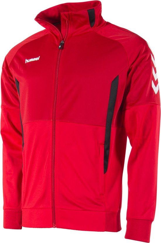 Voorkant, zijaanzicht van een rode sportjas met rits, 'hummel' logo en witte chevrons.