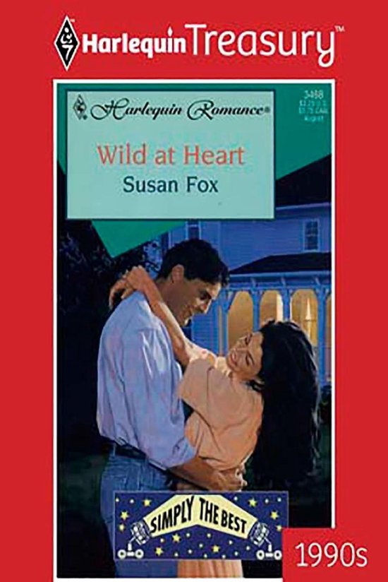 Man en vrouw omhelzen elkaar, met een huis op de achtergrond. Harlequin Romance 'Wild at Heart' door Susan Fox.