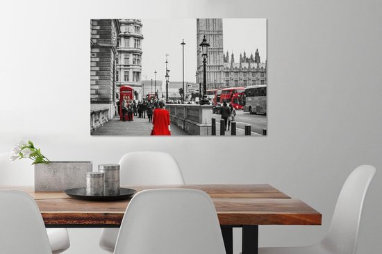 Photo Zwart et blanc d'une femme en robe rouge Toile 90x60 cm - Tirage photo sur toile (Décoration murale salon / chambre)