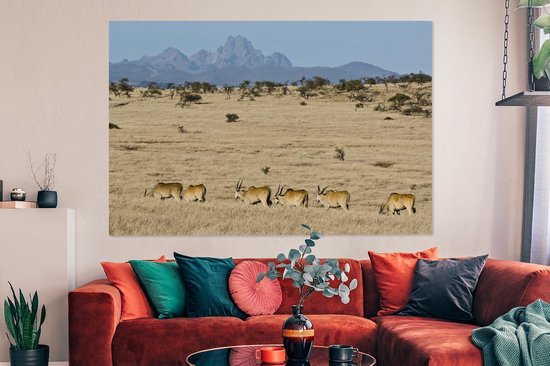 Canvas schilderij 180x120 cm - Wanddecoratie Mount Kenya met kudde elanden op de voorgrond in Afrika - Muurdecoratie woonkamer - Slaapkamer decoratie - Kamer accessoires - Schilderijen