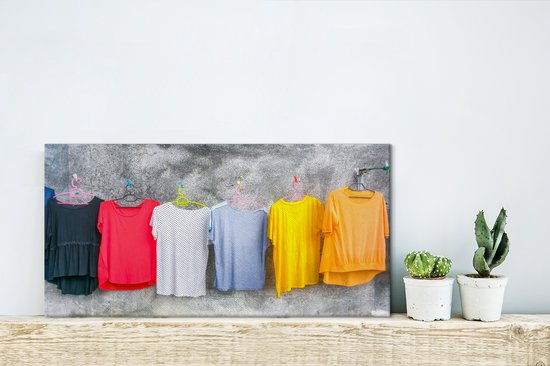 Vêtements colorés accrochés sur une toile de corde à linge 40x20 cm - Tirage photo sur toile (décoration murale salon / chambre)