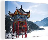 Canvas Schilderij Chinees paviljoen met uitzicht op het hemelse meer in Urumqi - 30x20 cm - Wanddecoratie