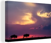 Canvas Schilderij Zonsondergang met twee silhouetten van een gnoe - 120x80 cm - Wanddecoratie