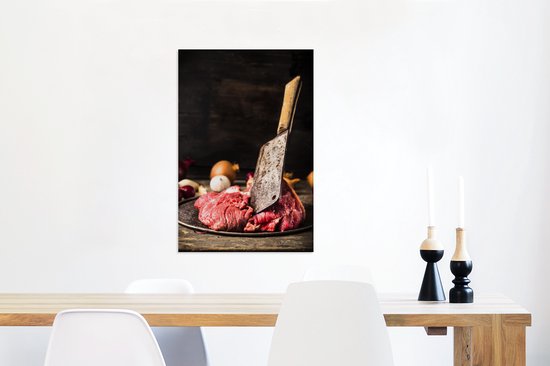 Un couteau de boucher en viande crue sur une assiette toile 40x60 cm - Tirage photo sur toile (Décoration murale salon / chambre)