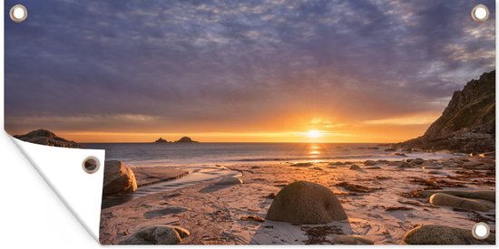 Tuinposter Een zonsondergang voor het strand van Cornwall - 60x30 cm - Tuindoek - Buitenposter