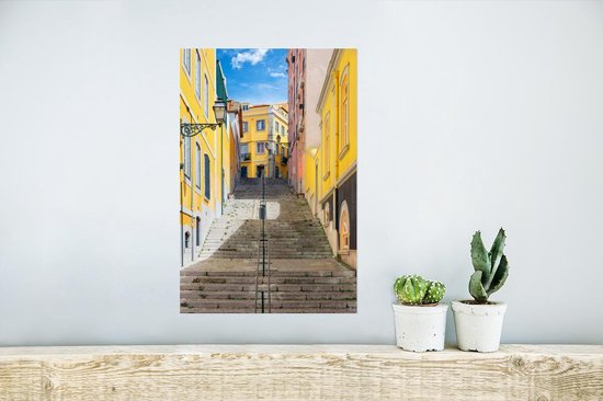Rue dans le plus vieux quartier de Lisbonne au Portugal Poster 20x30 cm - petit - Tirage photo sur Poster (décoration murale salon / chambre)