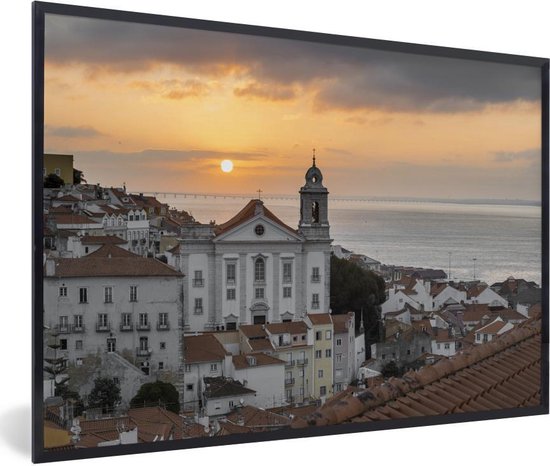 Fotolijst incl. Poster - De oudste wijk van Lissabon bij zonsopgang in Portugal - 30x20 cm - Posterlijst