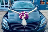 AUTODECO.NL - ALISA Luxe Trouwauto Versiering - Autodecoratie Huwelijk - Bloemen voor op de Motorkap Bruiloft Decoratie- Champagne Kleur & Lila Paarse Rozen met Tule - Bloemstuk vo