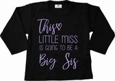 T-Shirt voor een grote zus-Bekendmaking zwangerschap-this little miss-zwart-lila-Maat 80