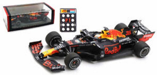 Zwarte Aston Martin Red Bull Racing RB16 modelauto met rode en gele details, met doos en display.