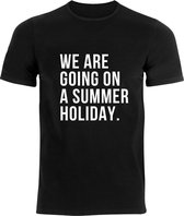 T-Shirt - Casual T-Shirt - Fun T-Shirt - Fun Tekst - Lifestyle T-Shirt - Zomer - Vakantie - We Are Going On A Summer Holiday. - Zwart - XXL